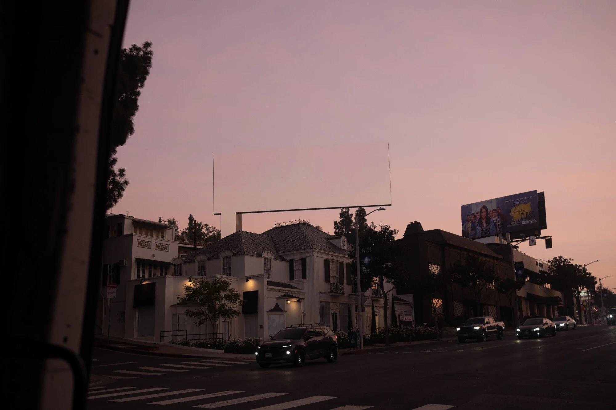 NETFLIX + AV&C / INVISIBLE FRAME [2021]